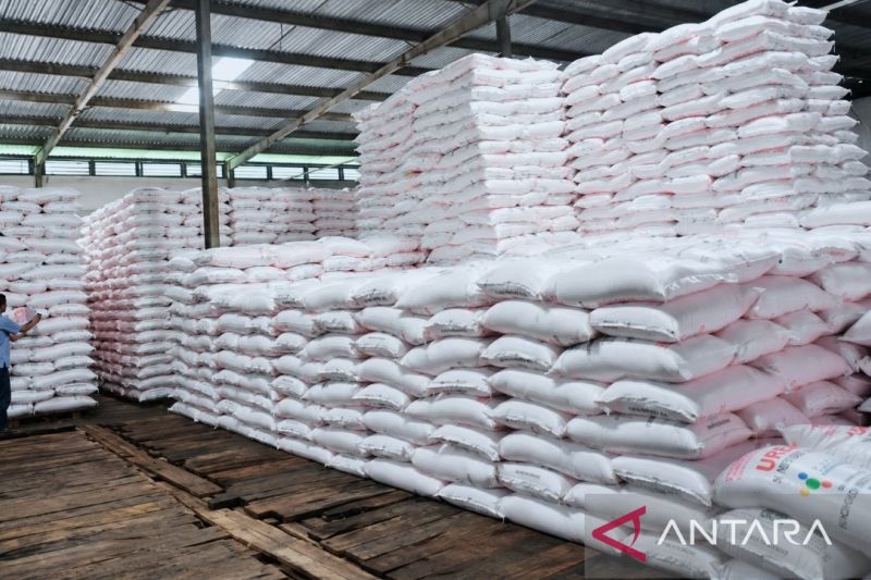 Stok pupuk subsidi di Karawang dan Jabar aman memasuki musim tanam