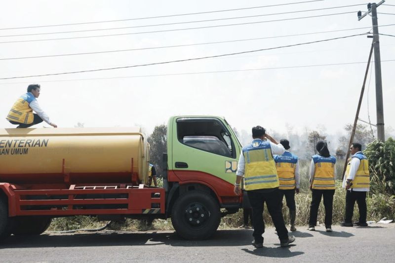 PU kerahkan pompa dan tangki air untuk tangani kekeringan di Kalbar
