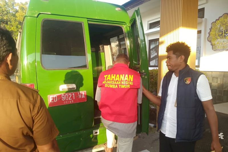 Polda NTT limpahkan tersangka kasus TPPO ke Kejari Waingapu