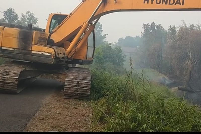 Pemkot Palangka Raya turunkan ekskavator atasi karhutla