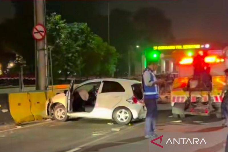 Dua orang alami luka usai tabrakan beruntun di Tol Senayan