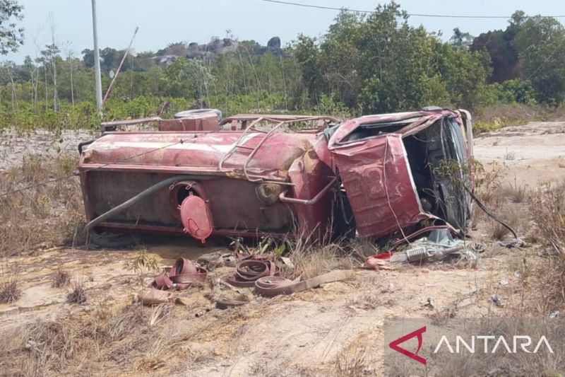 Mobil Damkar Belitung alami kecelakaan saat misi padamkan karhutla