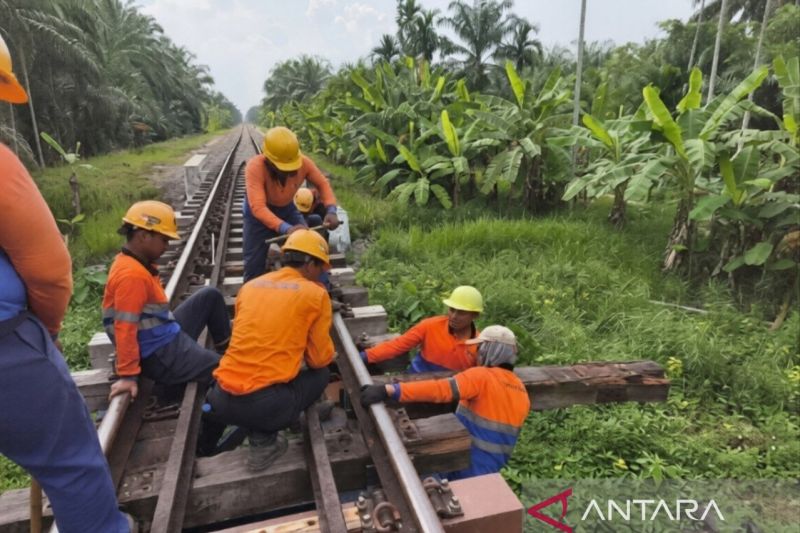 KAI Sumut ganti 3.131 bantalan kayu jadi bantalan sintetis