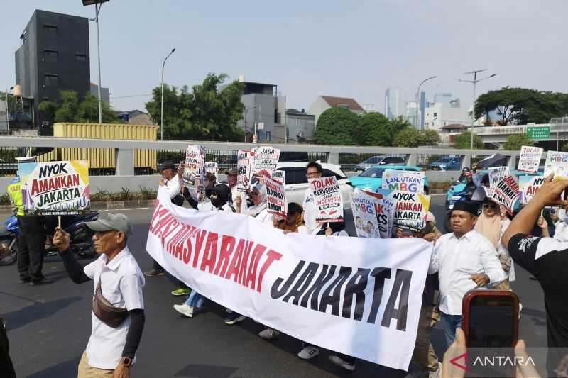 Aliansi Masyarakat Jakarta demo di DPR ajak warga jaga ketertiban