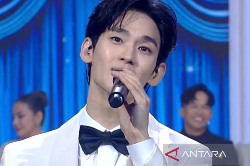 Kim Soo Hyun bawa “Dreaming” tampil di stasiun tv swasta Indonesia