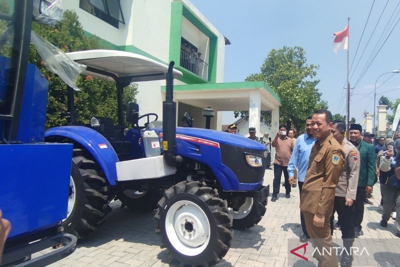 Pemkab Kudus salurkan bantuan alsintan untuk perkuat swasembada pangan