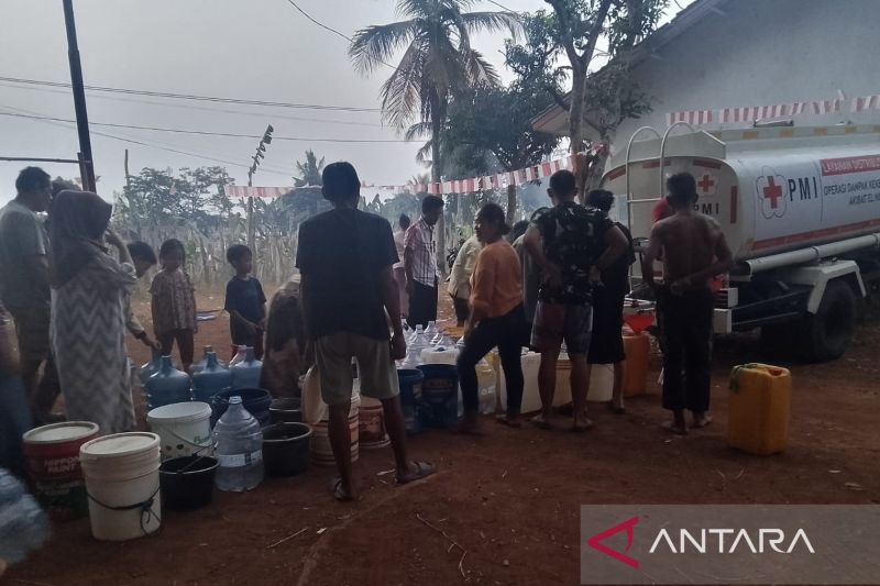 PMI Cianjur distribusikan 250 ribu liter air untuk 4.823 KK