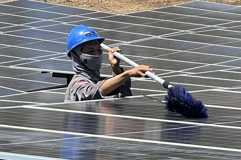 Menteri Bahlil sebut 12,6 GW listrik Indonesia masih gunakan solar