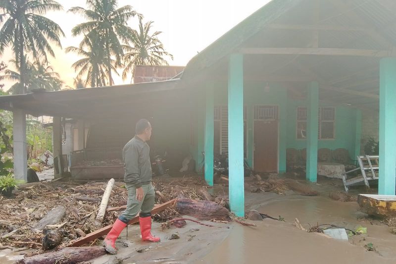 Kabupaten Parigi Moutong salurkan makanan siap saji untuk korban banjir bandang