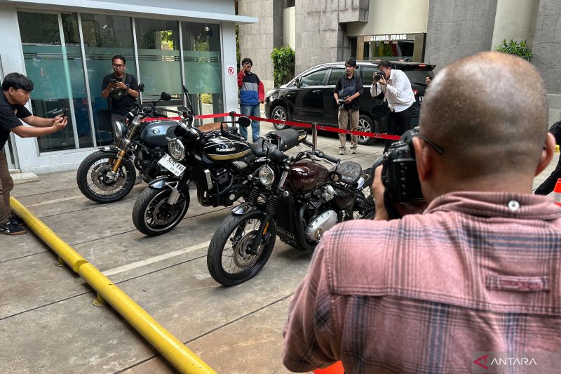 KPK sita tiga moge dan Rp2,8 miliar pada pengembangan kasus Bea Cukai