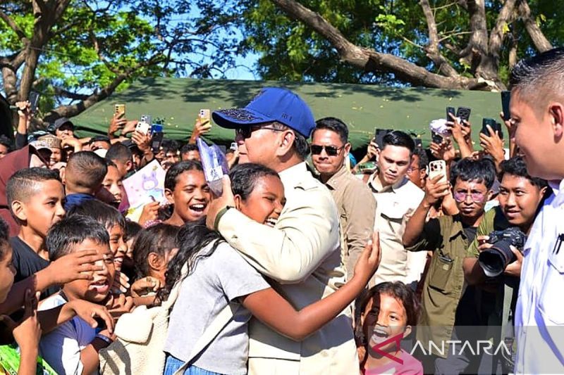Prabowo minta petugas yang bekerja keras tangani gempa NTT diberi penghargaan