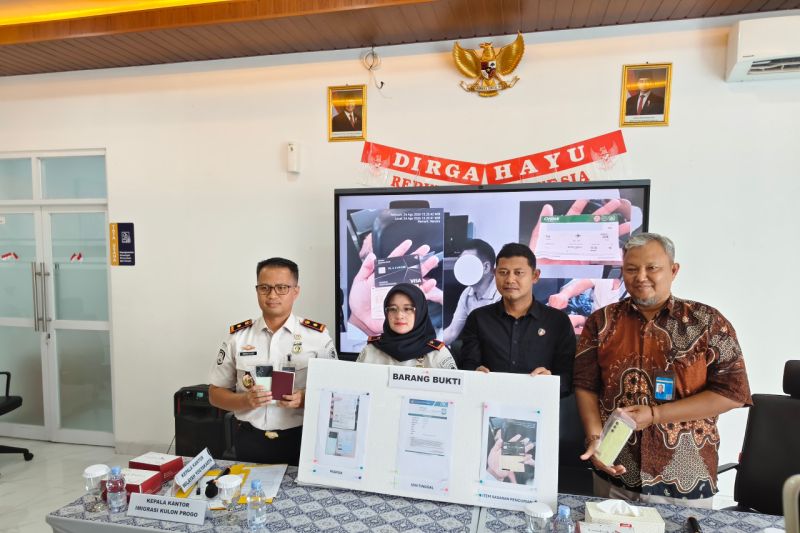 Imigrasi DIY amankan WNA China diduga curi kartu kredit di bandara