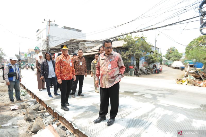 Saluran air rampung, Pemkot Jaksel buka kembali Jalan Muchtar Raya