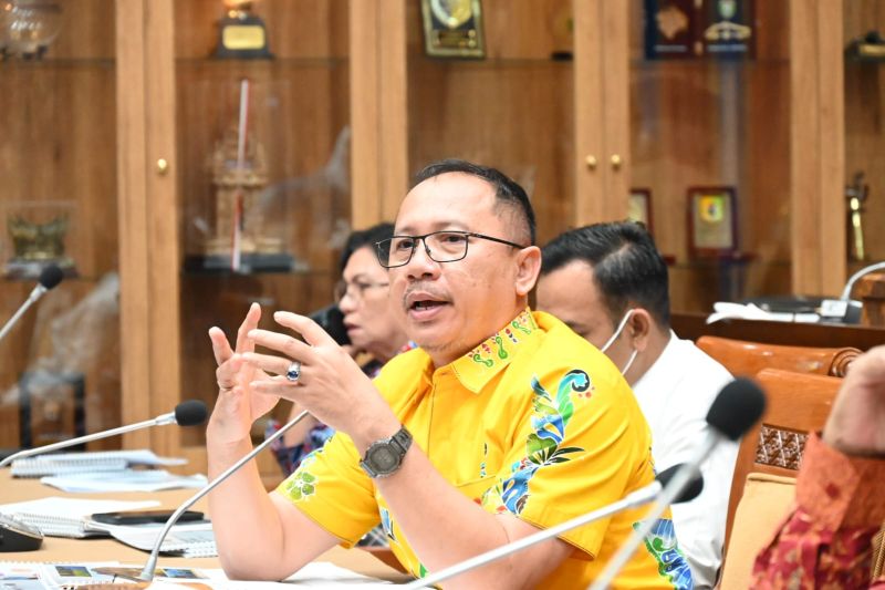 Anggota DPR kawal kepastian status guru non-ASN pada 2027