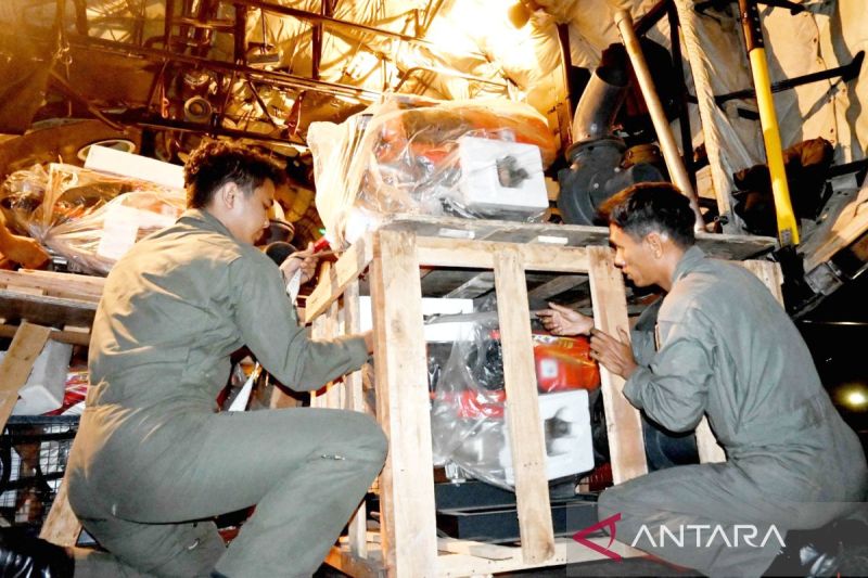 Hercules TNI AU angkut pompa portabel tanggulangi karhutla di Kalsel