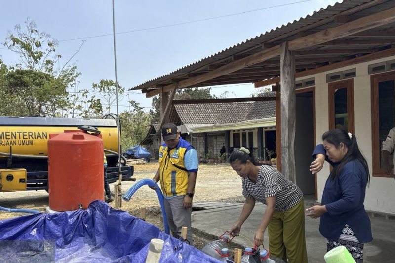 PU salurkan air bersih ke warga terdampak kekeringan Jateng dan Jatim