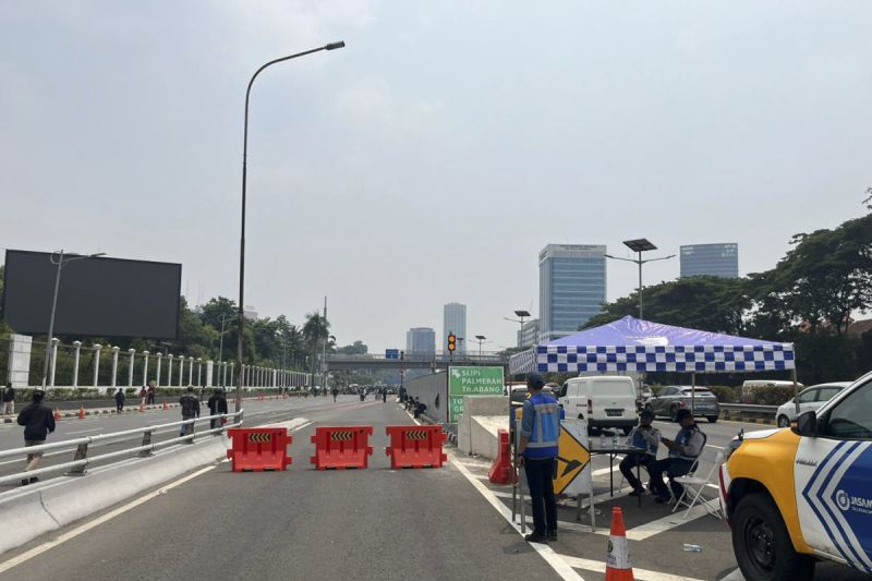 Akses keluar Slipi Ruas Tol Dalam Kota arah Grogol ditutup sementara