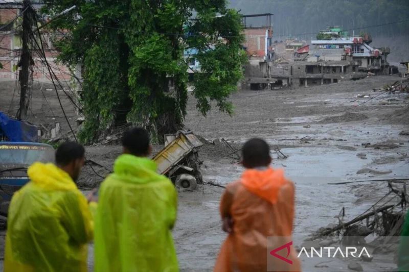 Hampir 100 warga hilang karena banjir bandang, PM China datangi lokasi