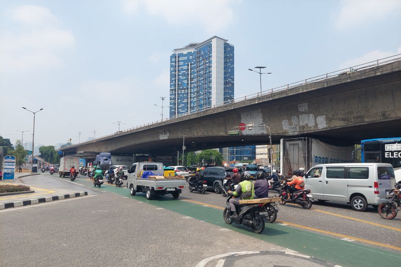 Lalu lintas Slipi-Kemanggisan kembali lancar, aktivitas normal
