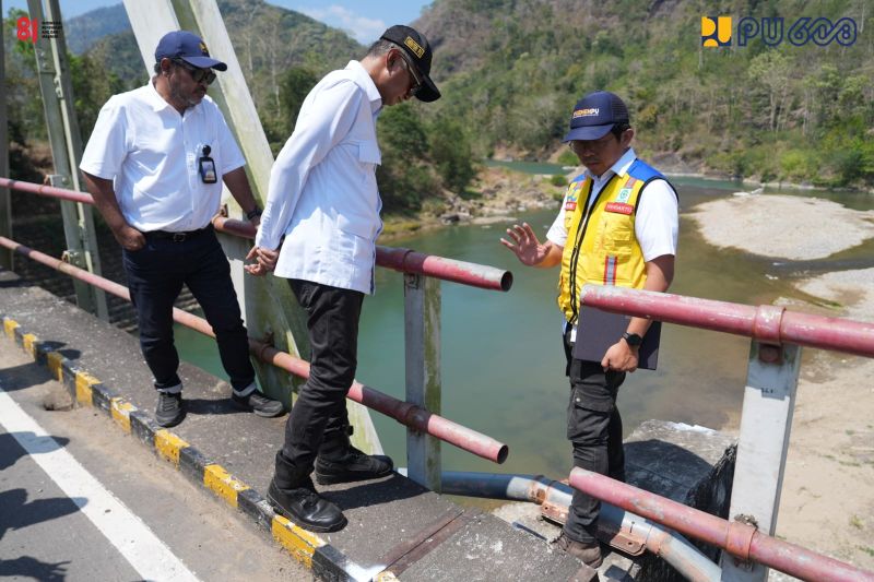 Menteri PU percepat pemulihan dua jembatan vital di Flores, NTT