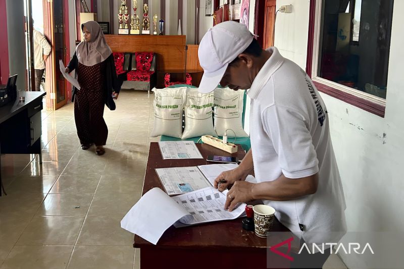 Bantuan beras Bulog bantu ringankan beban warga Desa Bajo