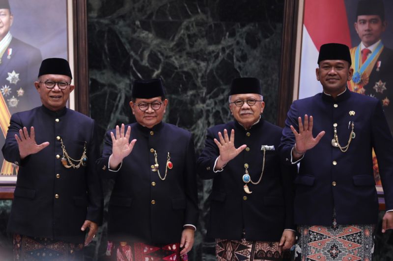 Pramono kukuhkan Dewan Adat dan Kebudayaan Betawi di Balai Kota