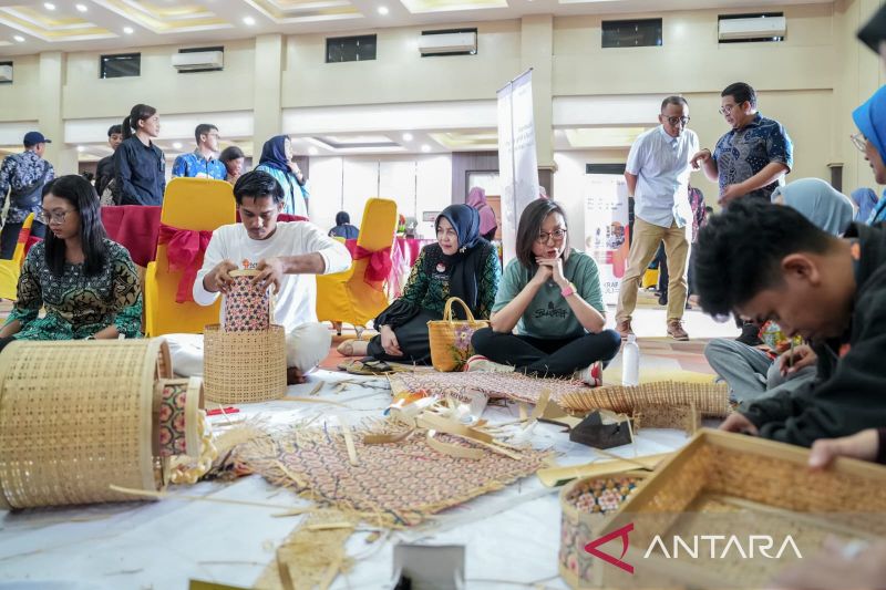 Kemenekraf akselerasi perajin kriya Payakumbuh bangkit pasca bencana
