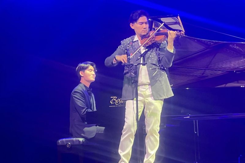 Live Concert Iskandar Widjaja dan Niu Niu tampilkan "Tanah Air" di GKJ