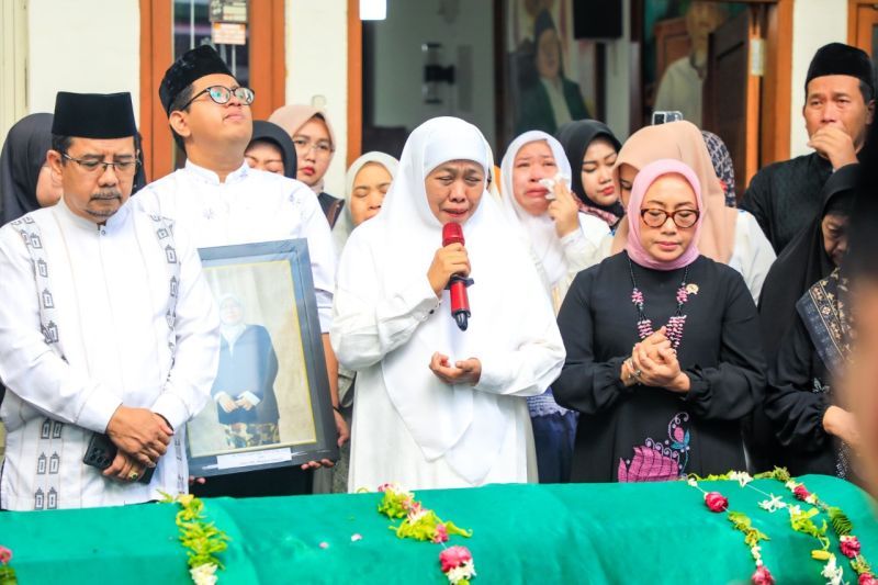 Gubernur Jatim-Menteri PPPA lepas jenazah Kepala Asrama Haji Surabaya