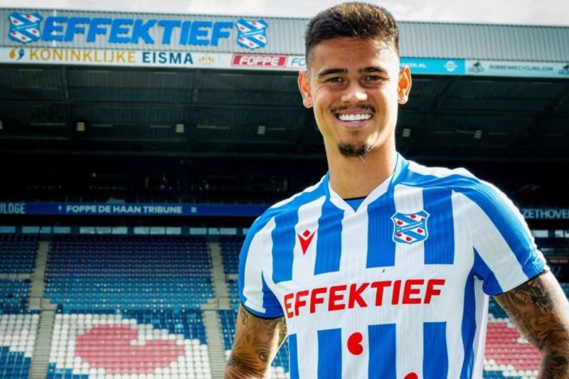 Mees Hilgers resmi berseragam SC Heerenveen