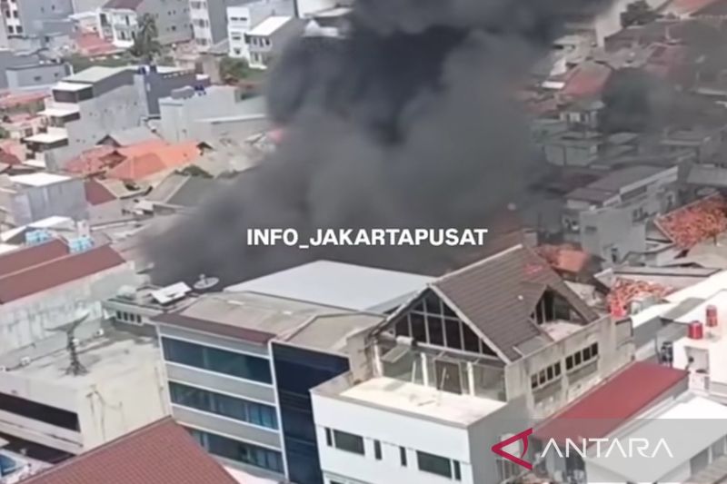 Kebakaran di Kebon Kelapa Jakpus, 85 personel pemadam dikerahkan
