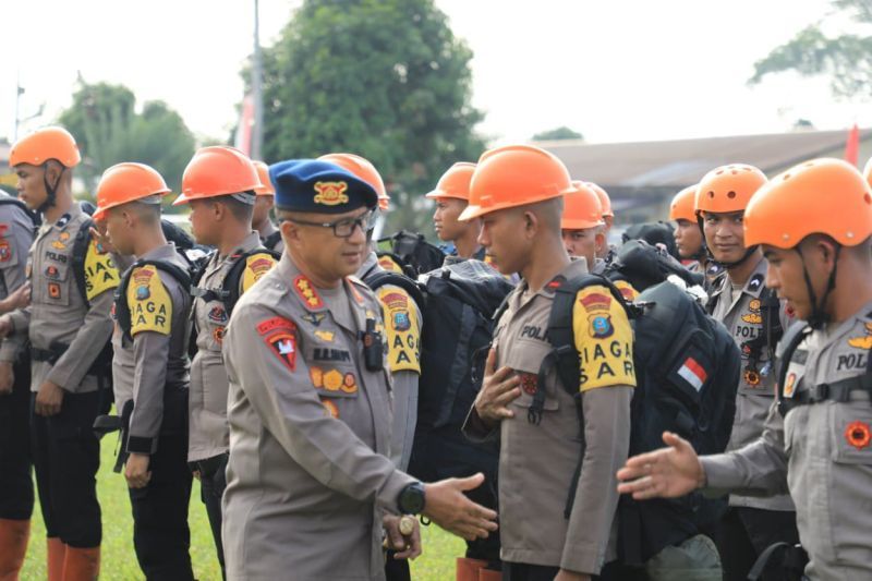 Brimob kerahkan 100 personel bantu warga terdampak erupsi Sinabung