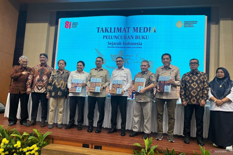 Kemenbud luncurkan 5 jilid buku sejarah Indonesia