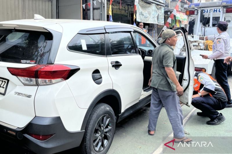 Sudinhub Jaktim tindak 15 kendaraan parkir liar di sejumlah titik