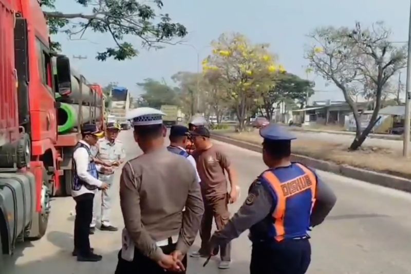 Dishub Cilegon tertibkan parkir liar kendaraan di JLS