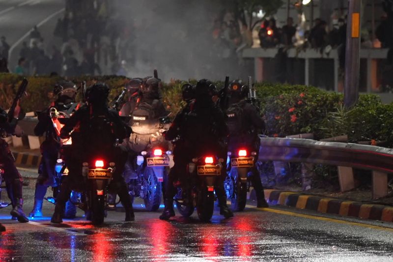 Massa aksi dibubarkan, situasi depan Gedung DPR/MPR kondusif
