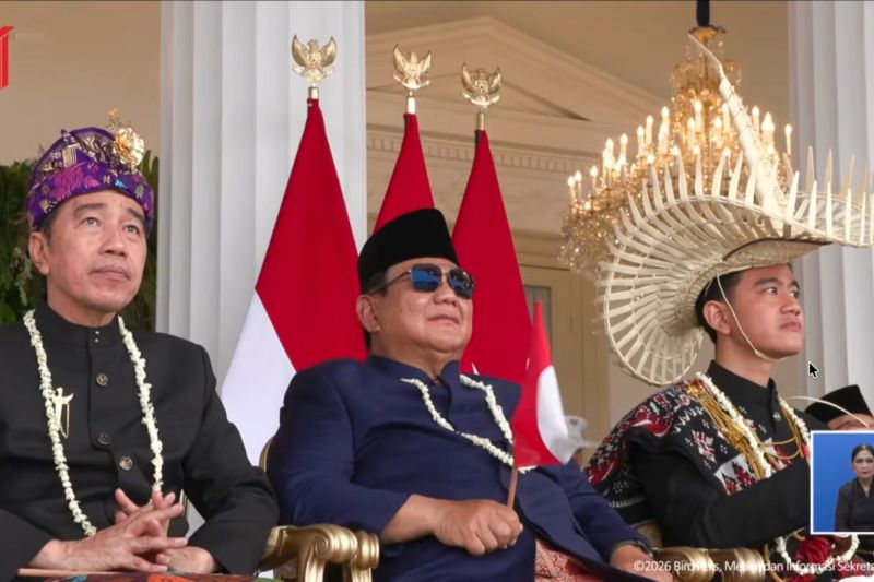 Prabowo diapit Jokowi dan Gibran, Mensesneg: Bentuk rasa hormat
