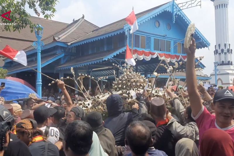 Berburu berkah, berebut gunungan dalam Grebeg Maulud di Solo