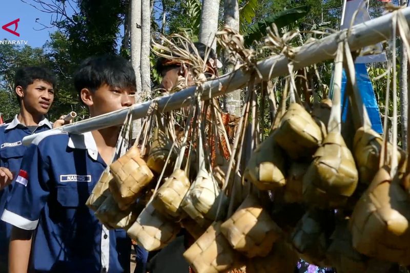 Seribu ketupat, tradisi unik khas Temanggung dalam melestarikan air