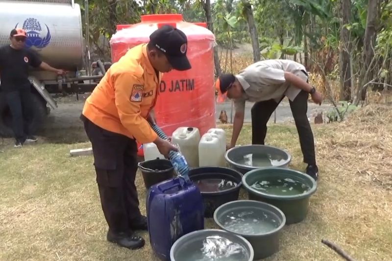 BPBD Ngawi distribusikan air bersih ke 4 kecamatan atasi kekeringan