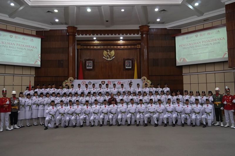 Gubernur kukuhkan 72 anggota Paskibraka Bali