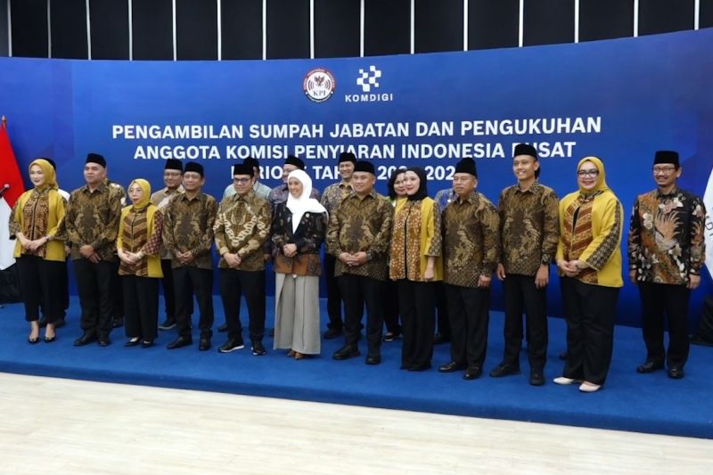 Kukuhkan 9 anggota KPI Pusat, Menkomdigi tekankan penyiaran ramah anak
