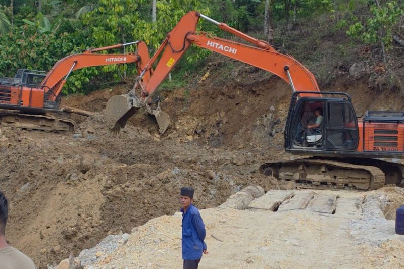 PUPR kebut buka akses jalan akibat longsor terdampak bencana Sumatera