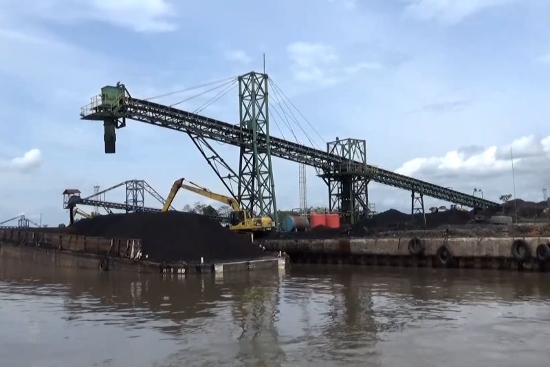 Bahlil tegaskan pemegang IUPK batu bara wajib hilirisasi
