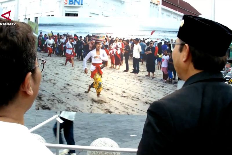 Puluhan karya foto ANTARA hadir di ruang terbuka Titik Nol Yogyakarta