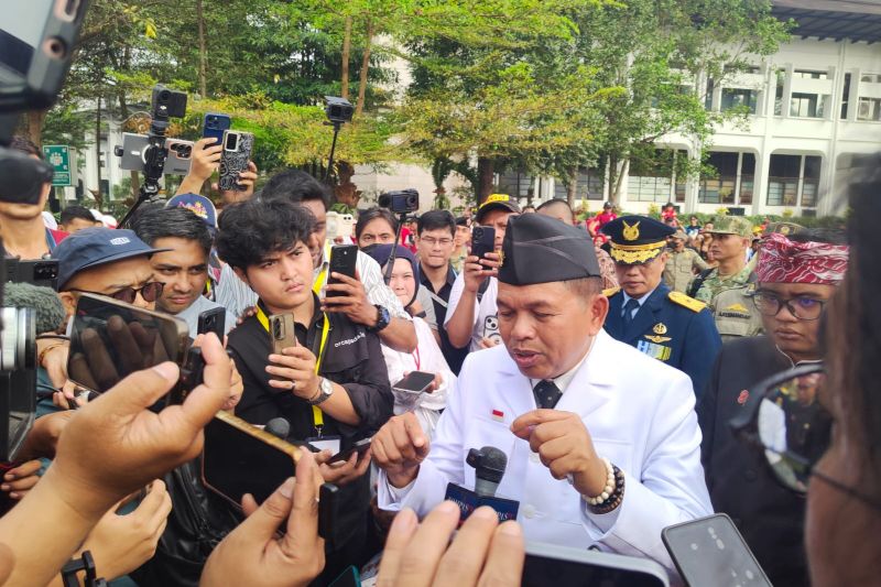 KDM instruksikan perbaikan trotoar di Gasibu agar ramah disabilitas