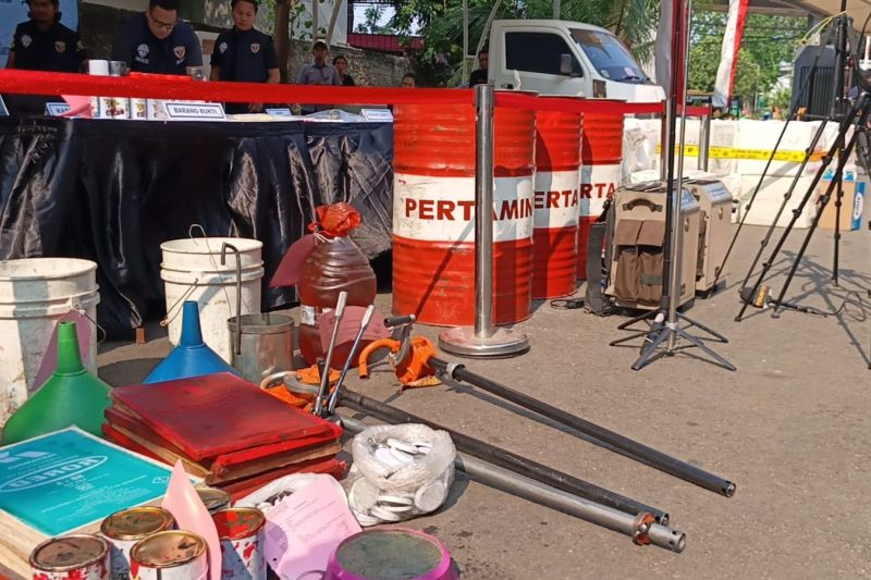 Kriminal kemarin, modus ganjal ATM hingga pabrik oli palsu dibongkar