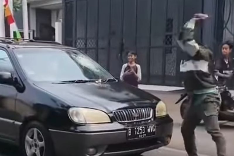 Polisi cari pelaku pelemparan batu ke mobil di Jagakarsa