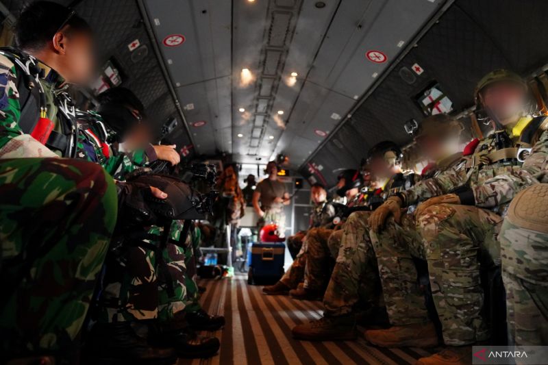 Pasukan khusus TNI dan US Army kolaborasi latihan serangan dari udara