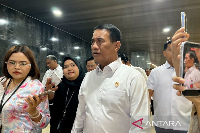 Mentan Amran pastikan kebutuhan pangan korban gempa NTT terpenuhi